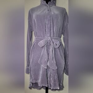 Lavender Pleated Long-sleeved Button-front Shirt Dress with a Tie Waist. Sz XS